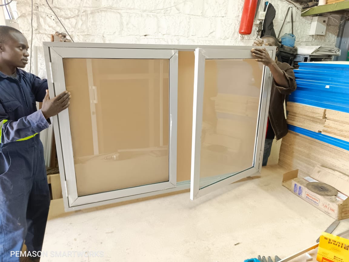 Lockable Notice Board 120cm x 90cm (4ft x 3ft)